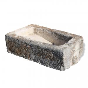 Antico sgocciolatoio in pietra. Epoca 1600.